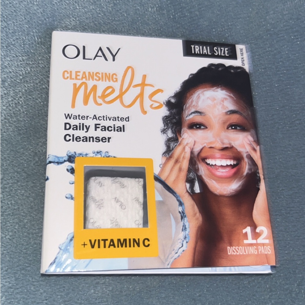 Olay Cleansing Melts Daily Facial Cleanser with Vitamin C - Trial Size